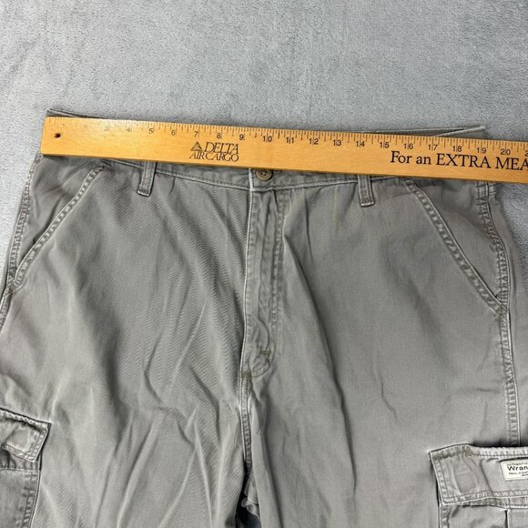 Wrangler Cargo Shorts Mens Distressed Grey Work Utility Casual Outdoor 10" Ins - Picture 7 of 9